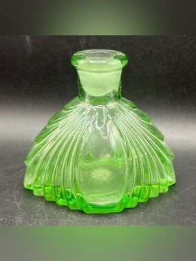 Vintage Art Deco Green Uranium Glass Fragrance Scent Perfume Bottle Collectible